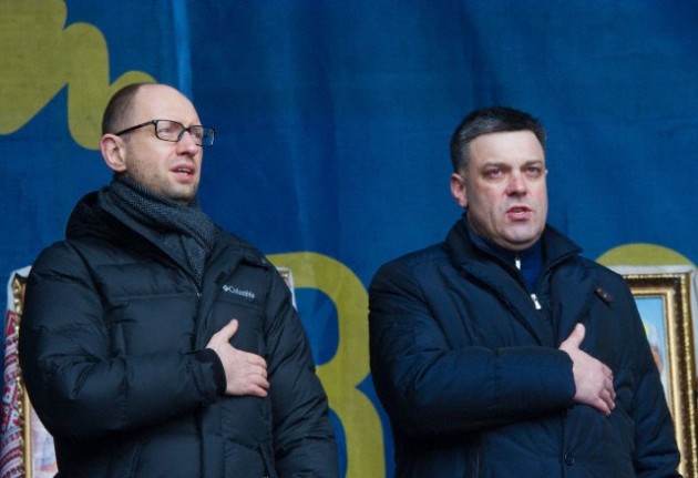 Yatsenyuk y Oleh Tyahnybok durante una demostración en Kiev. © Sergii Kharchenko/NurPhoto/Corbis